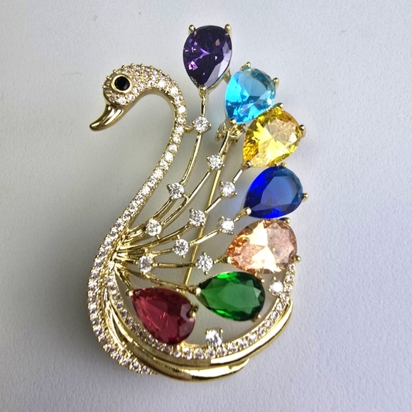 VQ Swan Brooch - Picture 2 of 5
